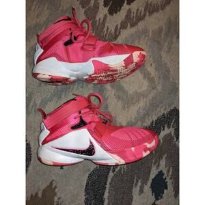 Nike LeBron soldier - think pink, youth 6 breast cancer awareness